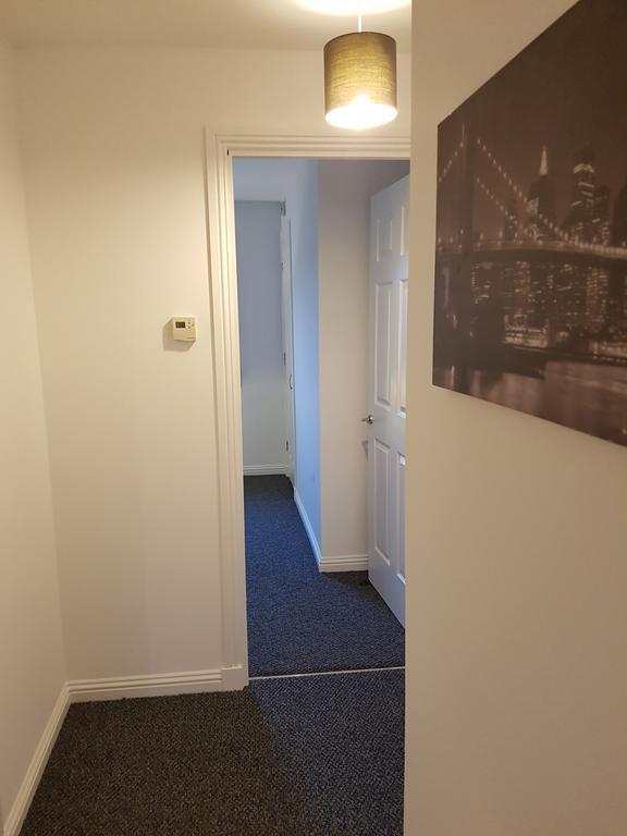 Bathgate Contractor And Business Apartment Bagian luar foto